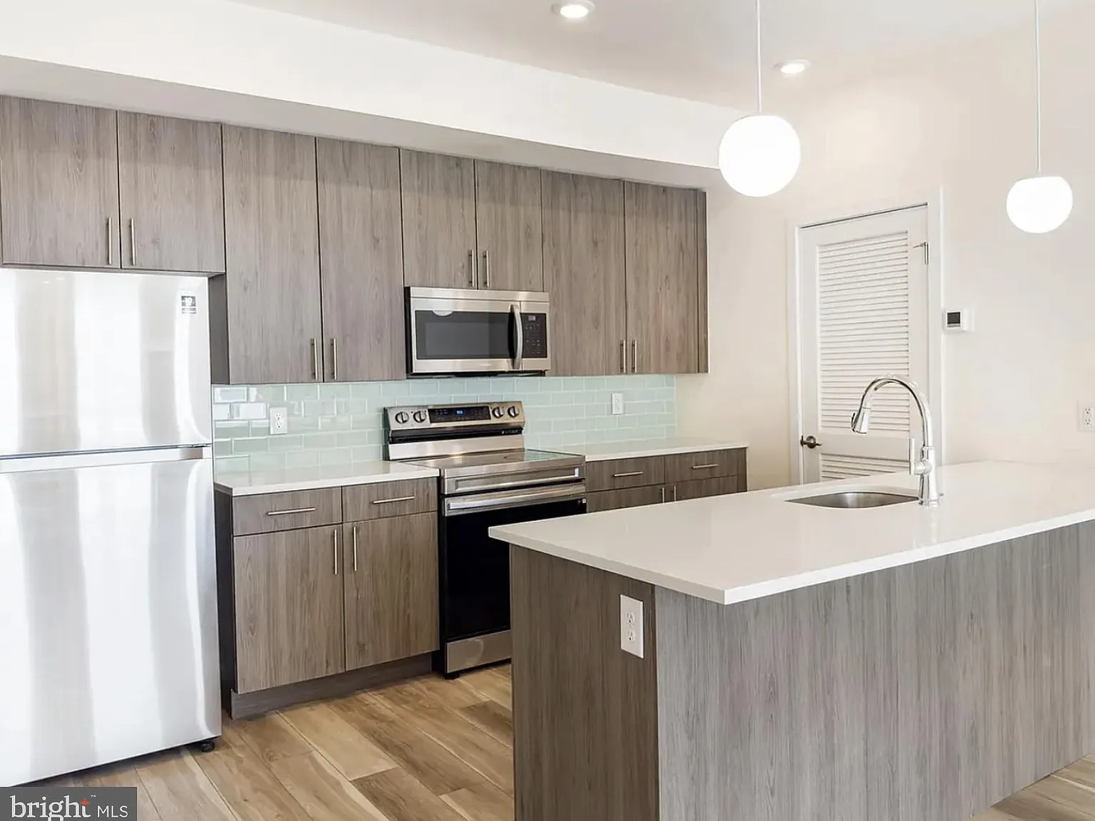 2 bed, $1,895 — Photo 3