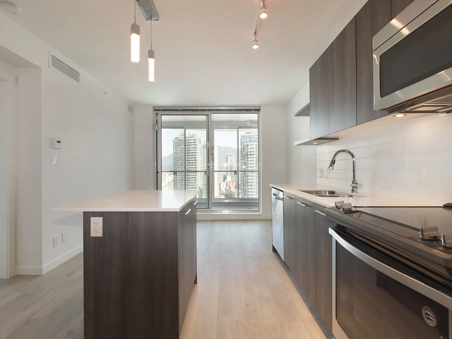 Aquilini Centre South - 1409 — Photo 2