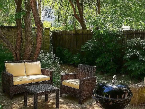 886 Flushing Avenue image 1 of 8