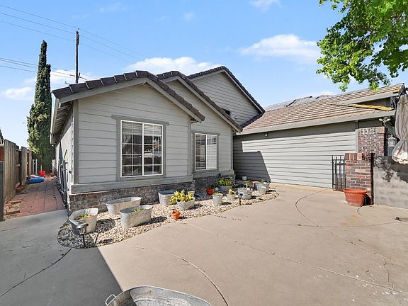 4th image of 1750 E G St