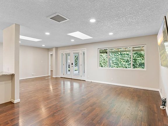 3rd image of 8513 Princess Jeanne Ave NE