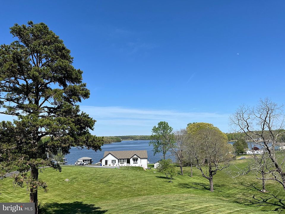 1st image of 1076 Oak Grove Dr
