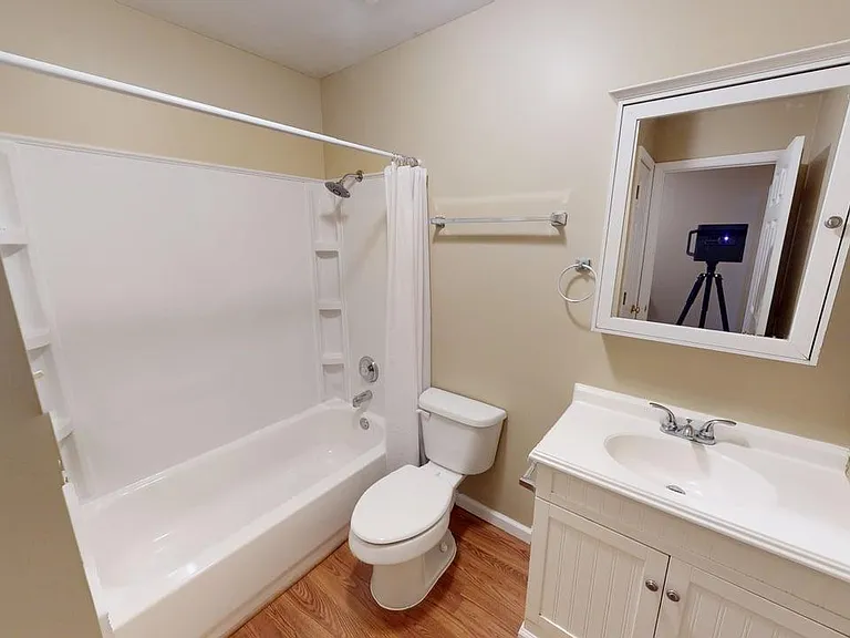 Upstairs full bath