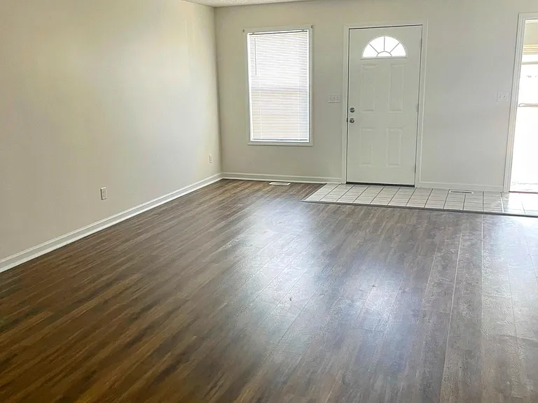 111 Genoa Dr — Photo 6