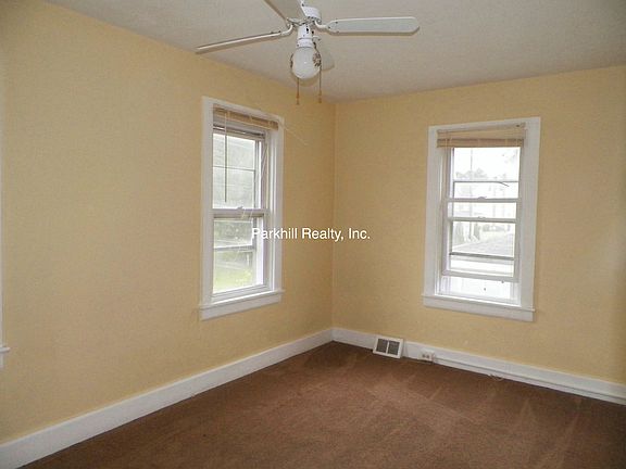 4th image of 448 Broad St