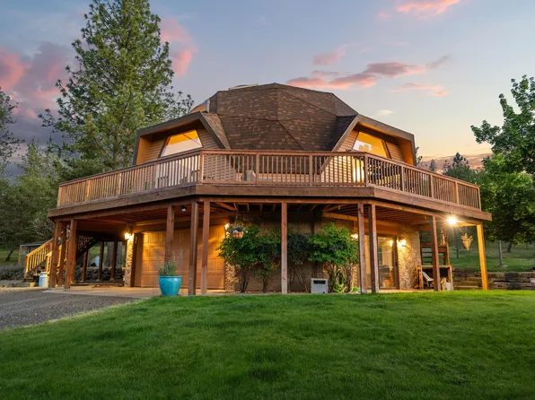 226 Entrada Dr, Eagle Pt, OR 97524