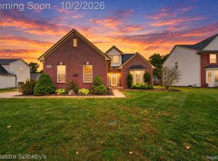 3271 Wren Ln, Rochester Hills, MI 48309