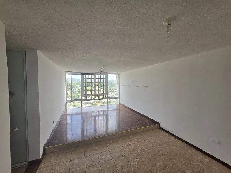 2 bed, 1.0 bath, 921 sqft, $1,400 — Photo 3