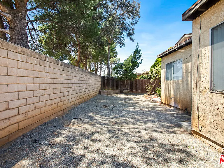 5464 Evelyn Dr — Photo 16