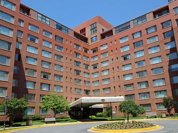 4th image of 1111 Arlington Blvd #432A