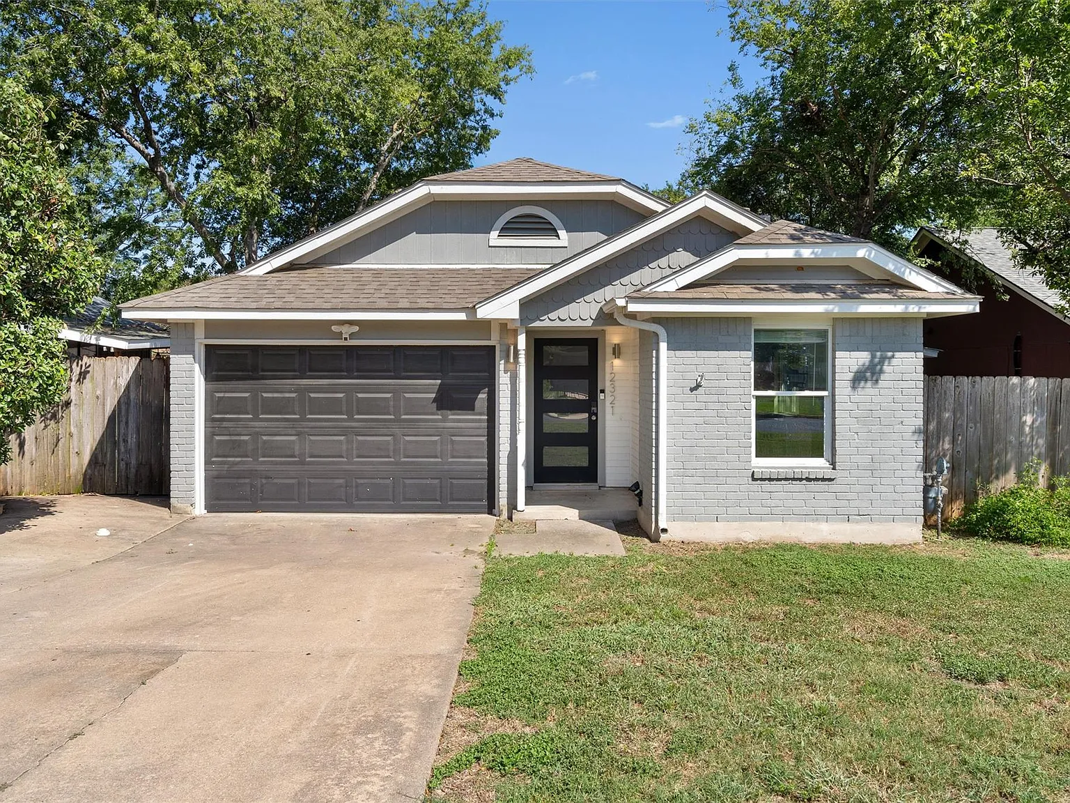2 bed, 1.0 bath, 813 sqft, $2,000 — Photo 2