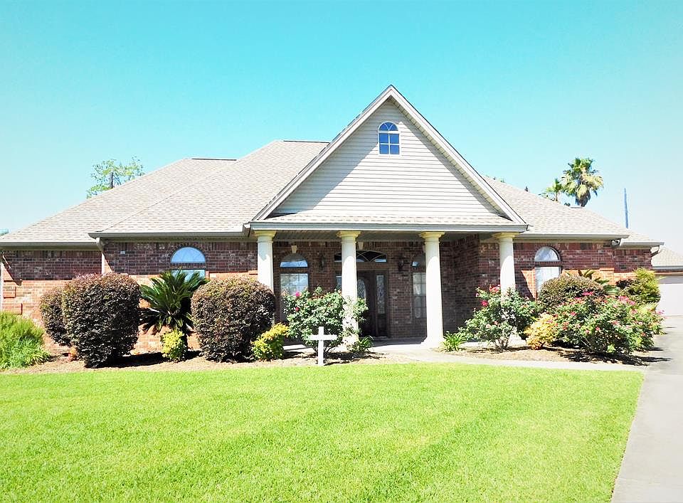1st image of 2721 Pat Ln