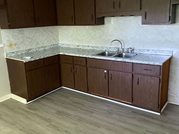 2nd image of 1032 Crown Ave APT 1