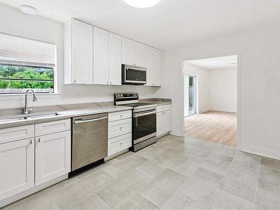 4th image of 2027 Spanish Oaks Dr