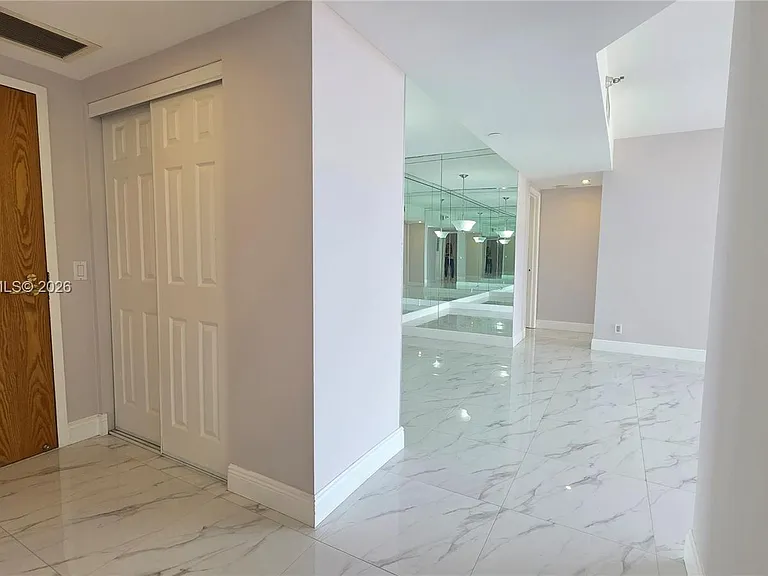 3610 Yacht Club Dr #615 — Photo 4