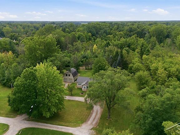 3rd image of 55 Huntley Ln