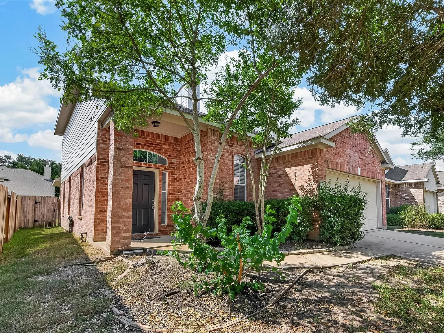 3 bed, 2.5 bath, 1815 sqft, $2,350 — Photo 2