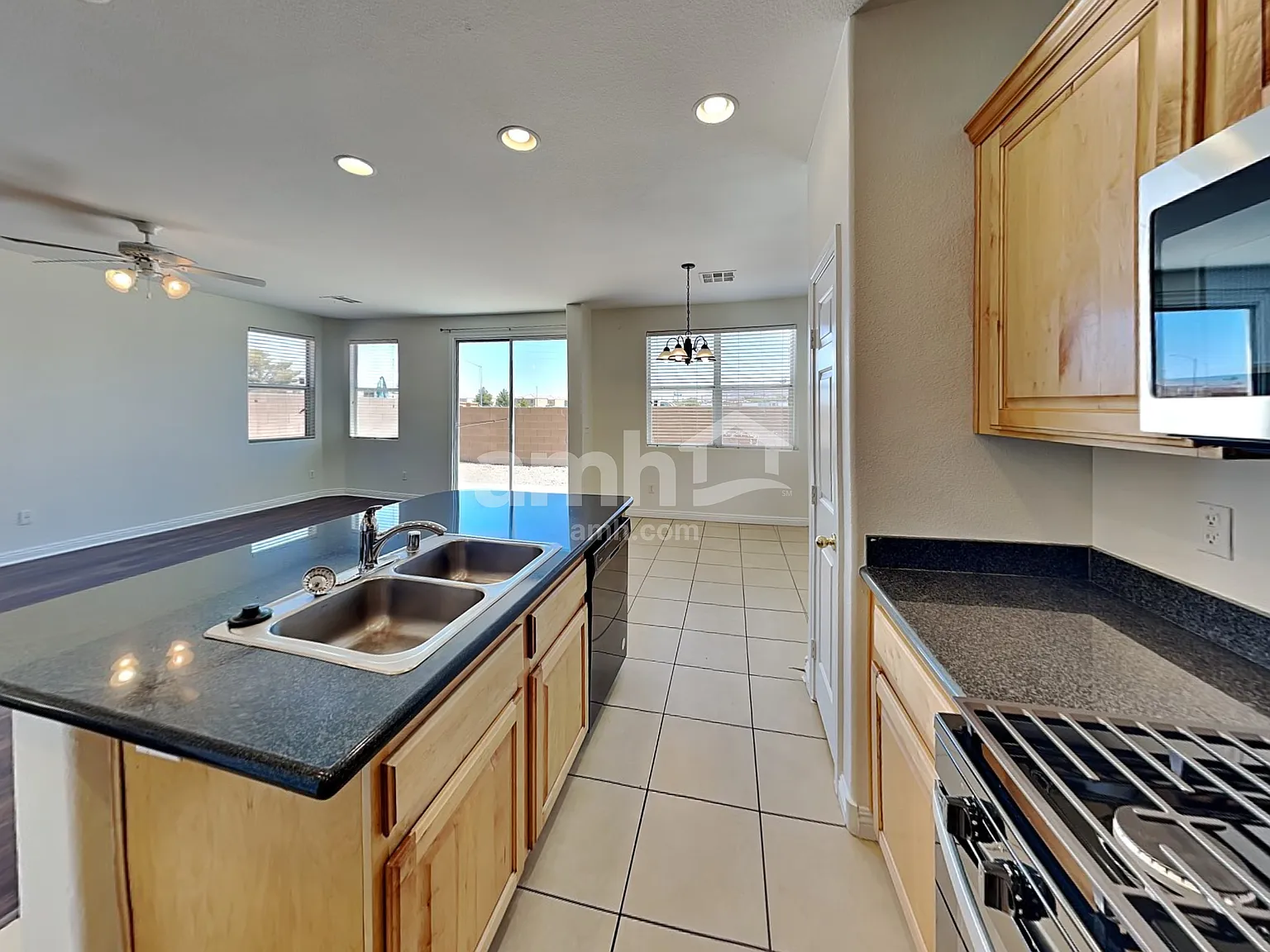 3 bed, 2.5 bath, 1775 sqft, $2,100 — Photo 4