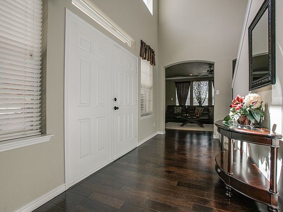 3rd image of 5821 Pinebrook Dr