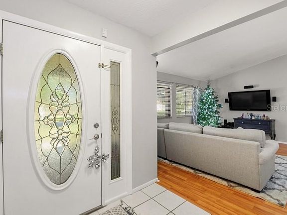 2nd image of 320 Ringwood Cir