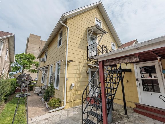 4th image of 606 E Market St