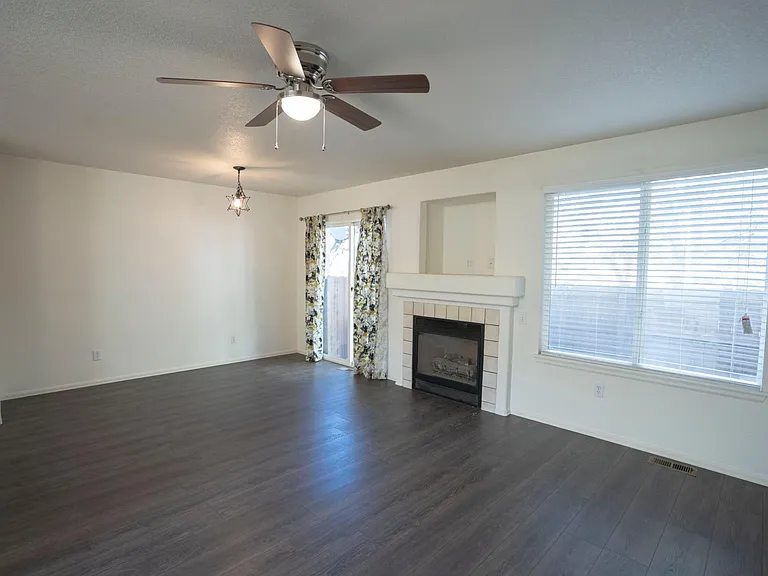 1232 S Waco St #F — Photo 2