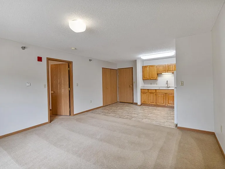 Kenyon Garden Apartments — Photo 13