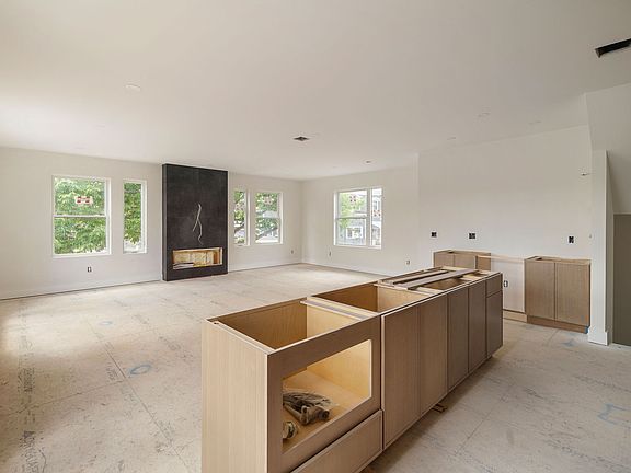 4th image of 60 Franklin St #2