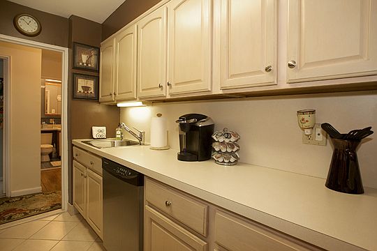 4th image of 4 Birchwood Ct APT 3E
