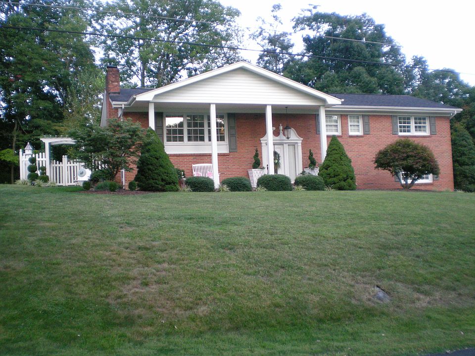 1st image of 295 Brookdale Cir