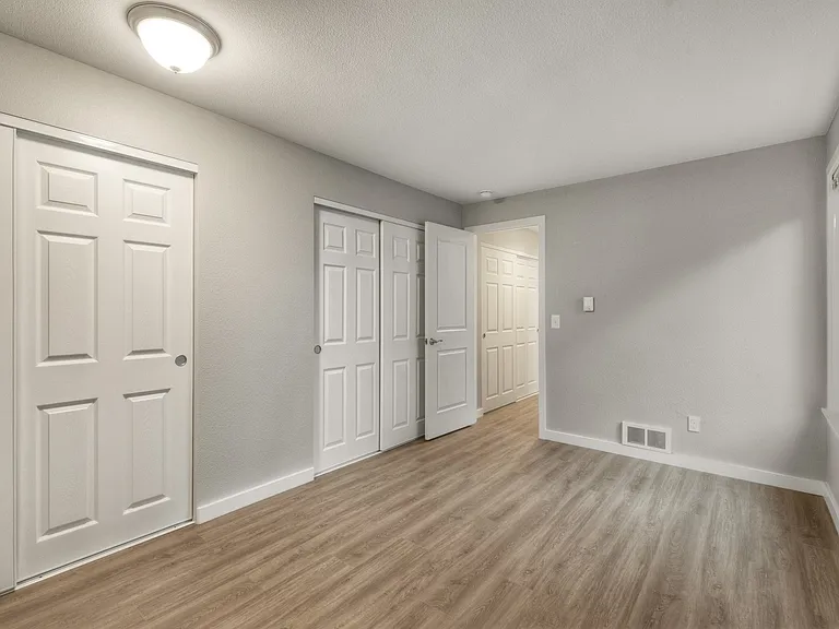 Waverly Place Apartments — Photo 10