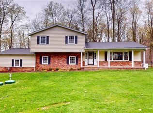 7662 Oak Hill Dr, Chesterland, OH 44026