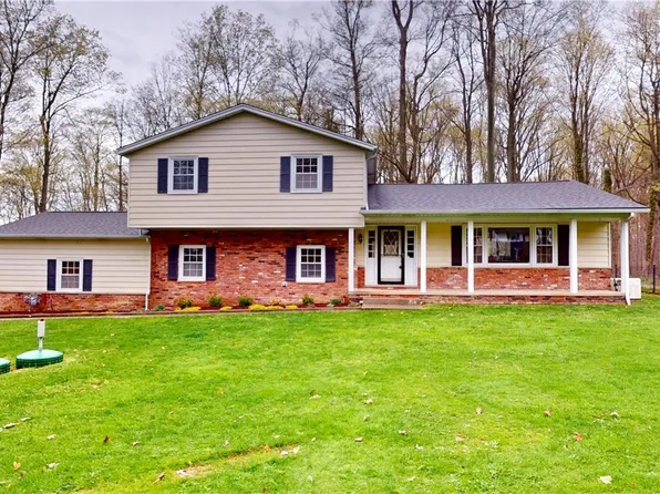 7662 Oak Hill Dr, Chesterland, OH 44026