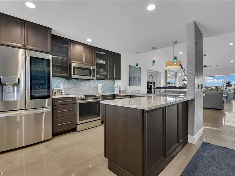 10684 Gulf Shore Dr #B-302 — Photo 2
