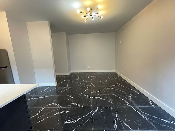 5th image of 226 Roseville Ave #102