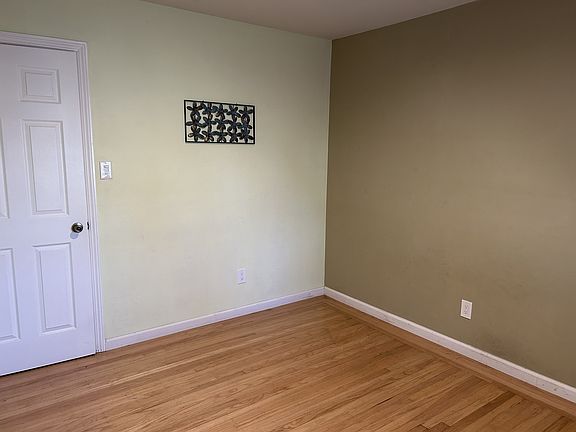 3rd image of 891 Vanda Way