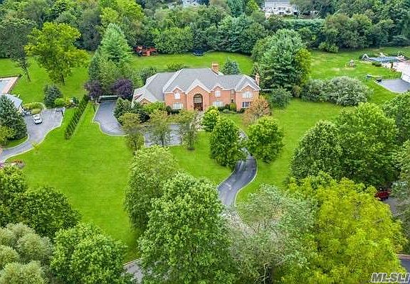 3rd image of Hunt Ct
