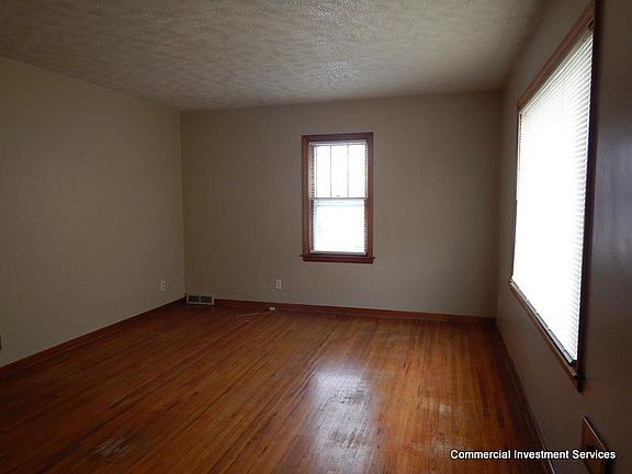 5th image of 702 N Jeffers St
