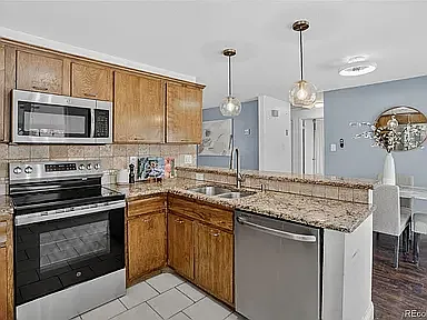 1616 S Balsam Ct — Photo 5