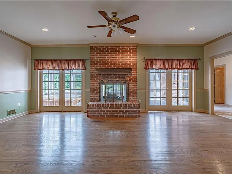 3475 Manor Rd — Photo 5
