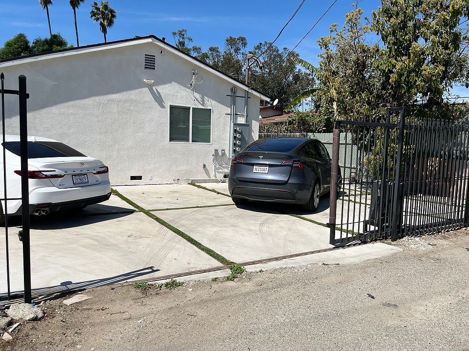 2nd image of 2908 S Budlong Ave