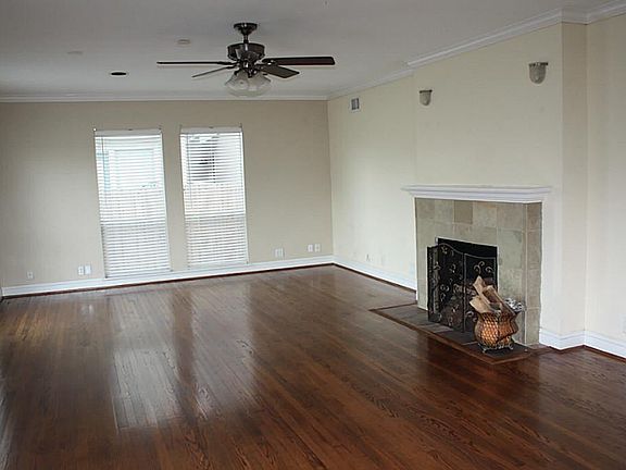  Wow! Look at the size of this family room.  Your guests enter here.