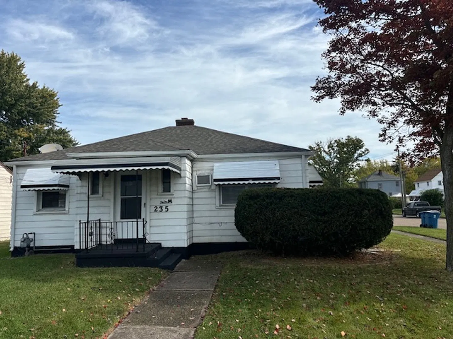 Charming 2 bedroom 1 bath ranch house on the Eastside of Lorain. — Photo 1