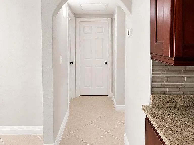 813 Joel Blvd — Photo 6