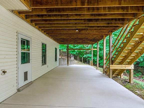 4th image of 310 Catbird Rd