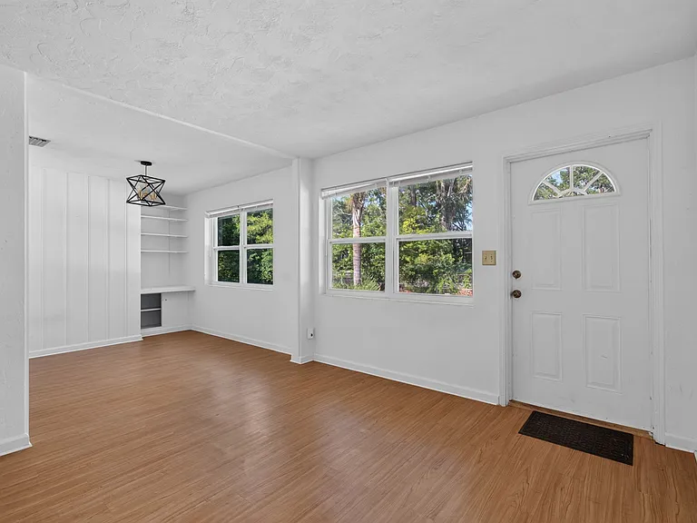 1524 NE 8th St — Photo 10