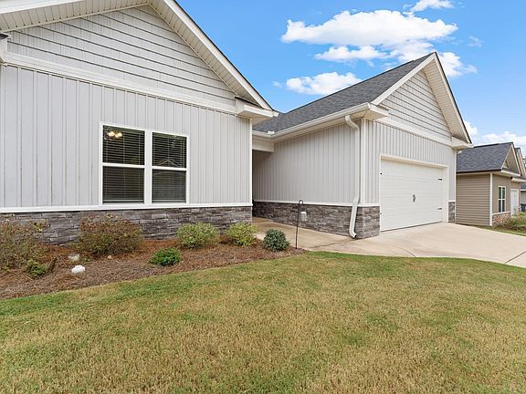 3rd image of 106 Garrett Ln
