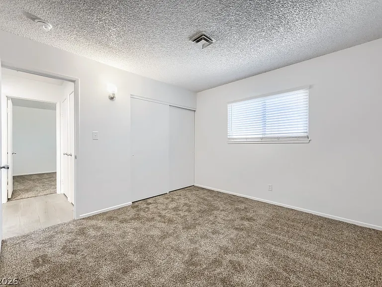 823 Center St — Photo 16