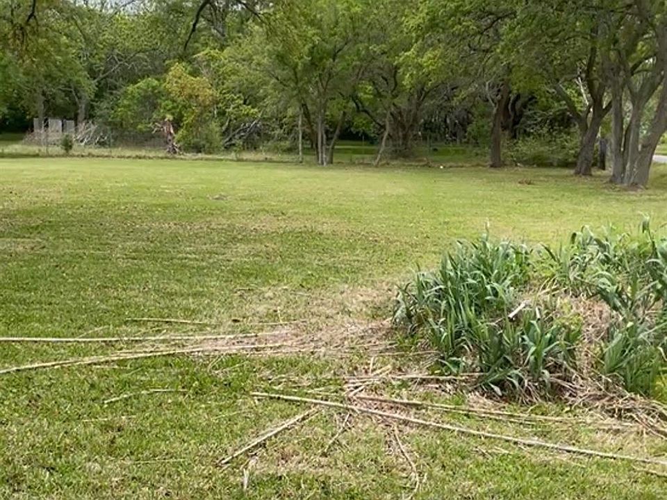 1st image of 2702 Lake Rd