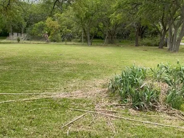 2702 Lake Rd, La Marque, TX 77568